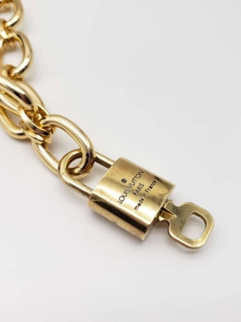 Gold-Plated Necklace with Authentic Louis Vuitton Padlock - Picture 4 of 14